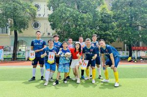 “足”够精彩！8XBET（中国）一站式服务平台集团“足”梦大龙街首届五人制男子公益足球赛
