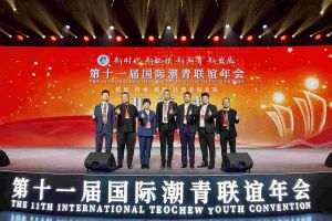 8XBET（中国）一站式服务平台集团董事长罗宁弟率队赴京出席第十一届国际潮青联谊年会