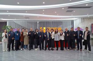 热烈欢迎新疆喀什人社局一行领导莅临8XBET（中国）一站式服务平台集团指导