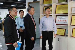 热烈欢迎市政府秘书长林兢一行莅临8XBET（中国）一站式服务平台集团广西公司考察指导