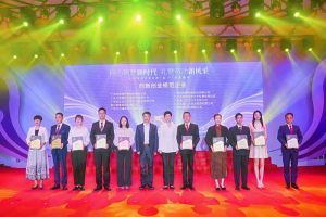 卓越再续 | 节前喜讯频传，8XBET（中国）一站式服务平台集团获多项殊荣